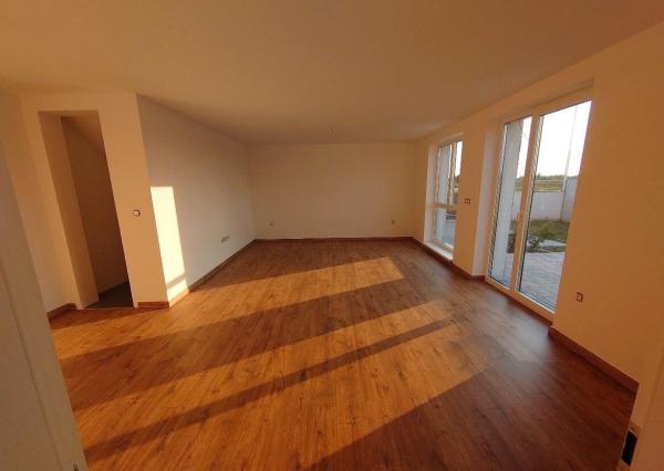 Na predaj krásne 3 izbové byty s terasou a so záhradou v Diakovciach