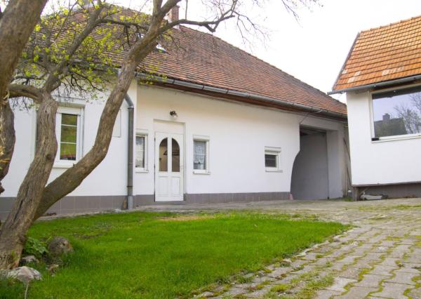 Nová cena! Zaujímavý rodinný dom v nádhernej prírode