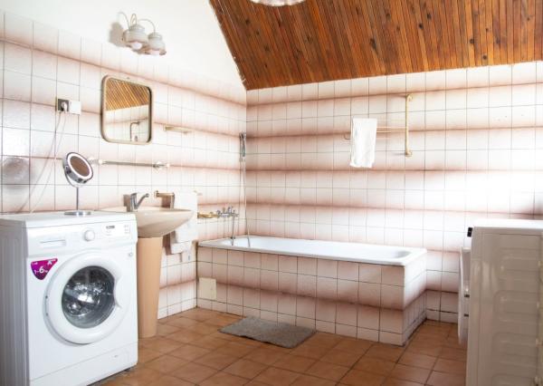 Nová cena! Zaujímavý rodinný dom v nádhernej prírode