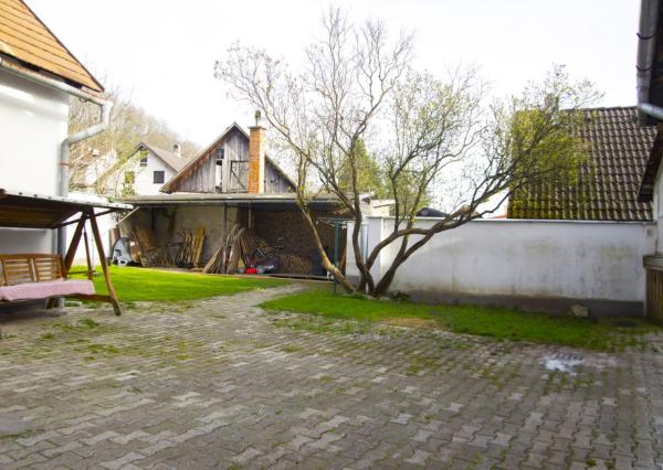 Nová cena! Zaujímavý rodinný dom v nádhernej prírode