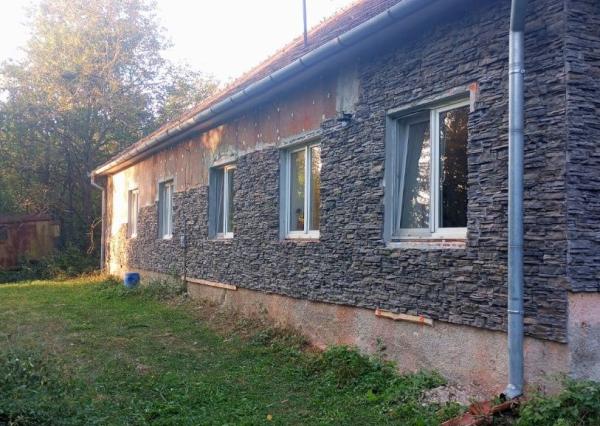 Jedinečná chata v lese, vhodná na investíciu