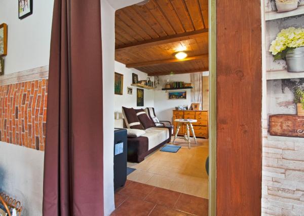 PREDANÉ! Čarovná chalupa s panoramatickým výhľadom pri Banskej Štiavnici