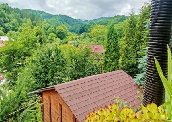 PREDANÉ! Čarovná chalupa s panoramatickým výhľadom pri Banskej Štiavnici