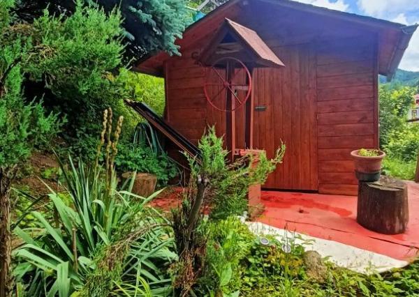 PREDANÉ! Čarovná chalupa s panoramatickým výhľadom pri Banskej Štiavnici