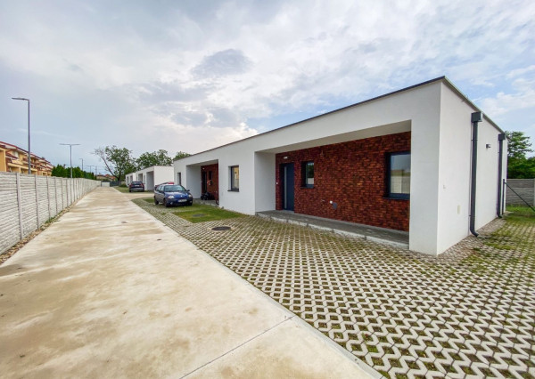 SKVELÁ CENA - RD v súkromnej ulici v Mostovej