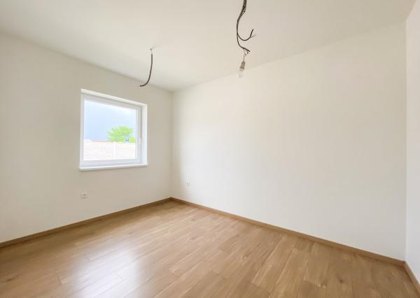 SKVELÁ CENA - RD v súkromnej ulici v Mostovej