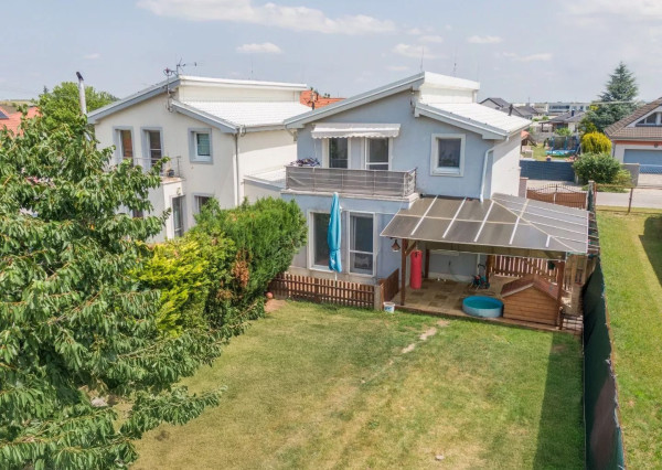 BEZKONKURENČNÁ CENA!  Slnečný 5-izbový rodinný dom na Slnečnej ulici