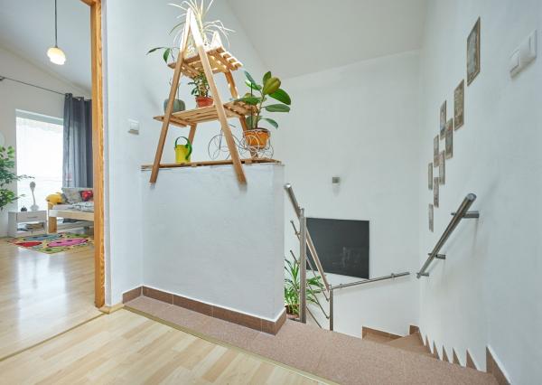 BEZKONKURENČNÁ CENA!  Slnečný 5-izbový rodinný dom na Slnečnej ulici