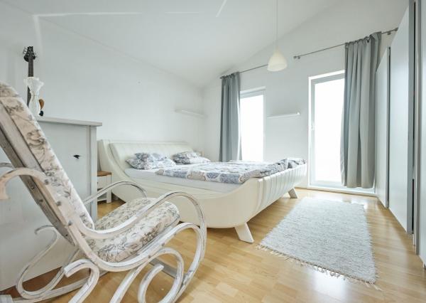 BEZKONKURENČNÁ CENA!  Slnečný 5-izbový rodinný dom na Slnečnej ulici