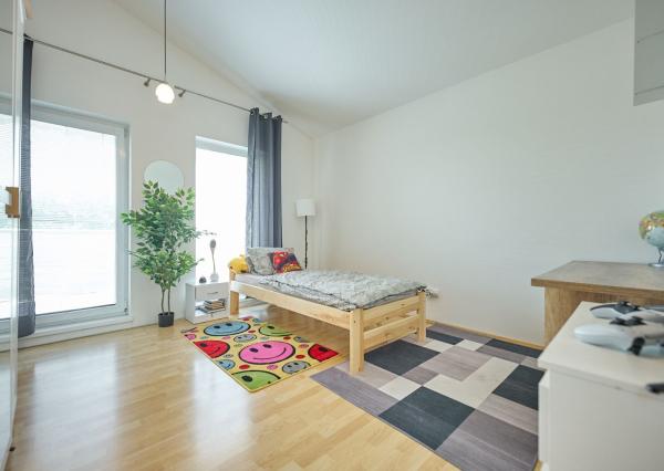 BEZKONKURENČNÁ CENA!  Slnečný 5-izbový rodinný dom na Slnečnej ulici