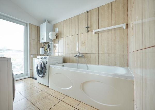 BEZKONKURENČNÁ CENA!  Slnečný 5-izbový rodinný dom na Slnečnej ulici