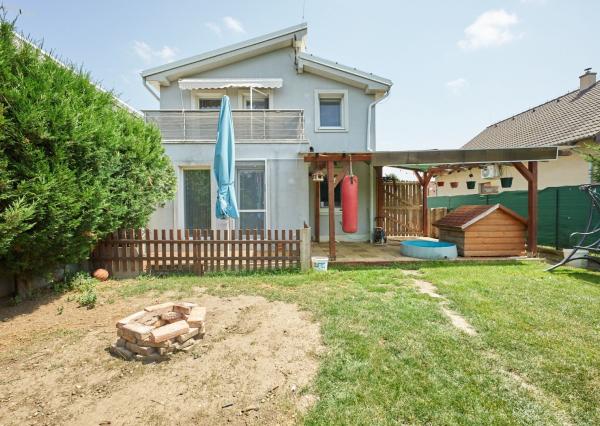 BEZKONKURENČNÁ CENA!  Slnečný 5-izbový rodinný dom na Slnečnej ulici