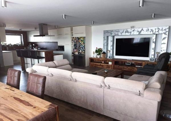 SHARK REAL ponúka výnimočná nehnuteľnosť s bazénom a pozemkom 2500m2