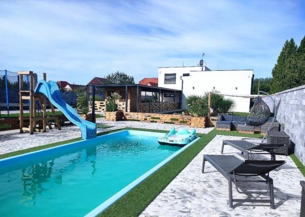 SHARK REAL ponúka výnimočná nehnuteľnosť s bazénom a pozemkom 2500m2