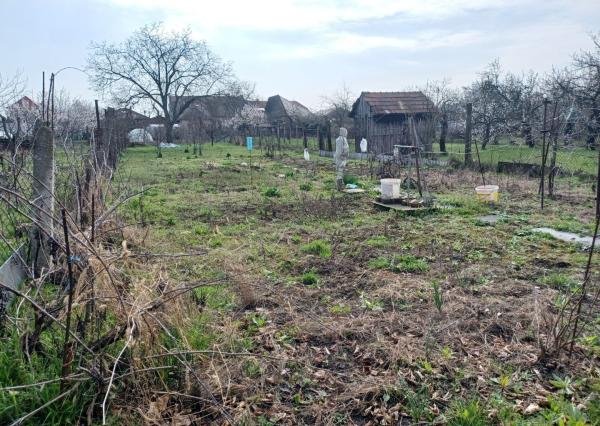 Presvetlený dom s rovinatým pozemkom