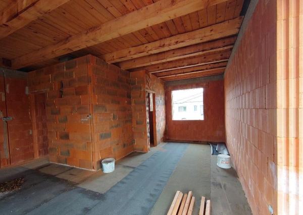 Na predaj 4 izbová novostavba v Malom Lapáši