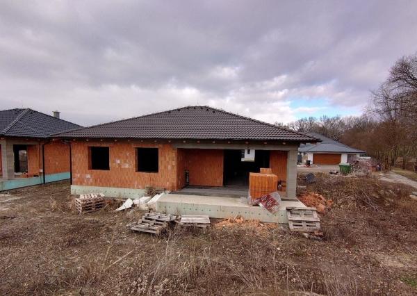 Na predaj 4 izbová novostavba v Malom Lapáši