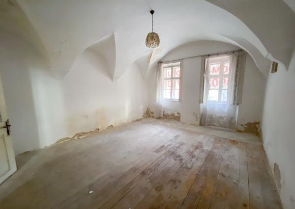 Znížená cena - Jedinečná príležitosť - Historický vinársky dom v samotnom srdci Pezinka