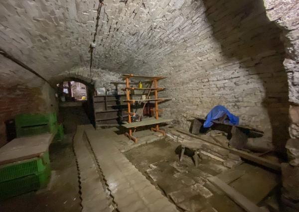 Znížená cena - Jedinečná príležitosť - Historický vinársky dom v samotnom srdci Pezinka