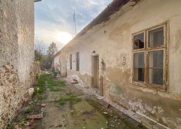 Znížená cena - Jedinečná príležitosť - Historický vinársky dom v samotnom srdci Pezinka