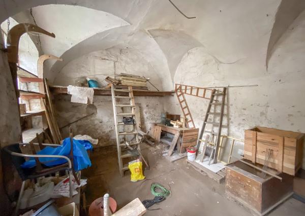 Znížená cena - Jedinečná príležitosť - Historický vinársky dom v samotnom srdci Pezinka