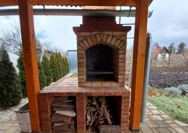 Záhrada s chatkou na okraji mesta / Levice.