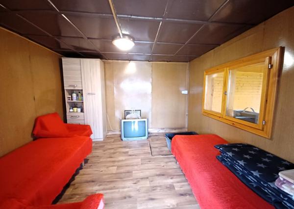 Záhrada s chatkou na okraji mesta / Levice.