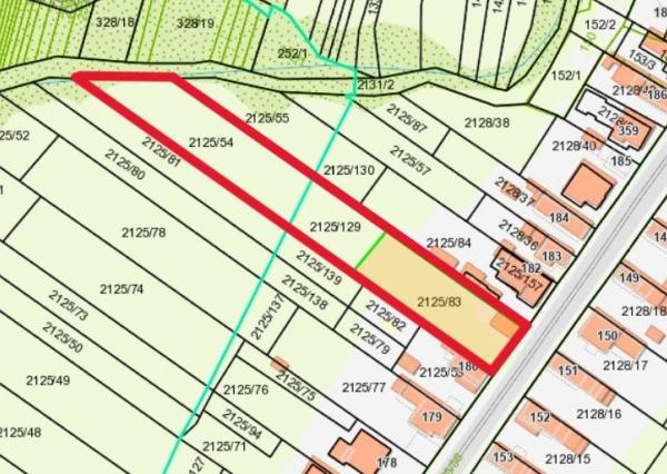 Rovinatý investičný pozemok neďaleko diaľnice