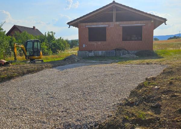 NOVÁ CENA! Rozostavaný bungalov v krásnom prostredí