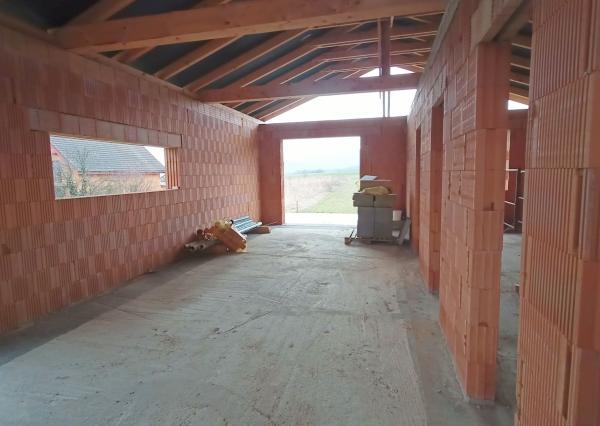 NOVÁ CENA! Rozostavaný bungalov v krásnom prostredí