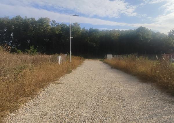 Shark real  ponúka  na predaj pozemok v Nitre,  Lukov dvor.  Plocha: pozemku 1645m2. 