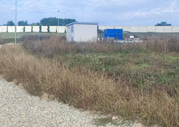 Shark real  ponúka  na predaj pozemok v Nitre,  Lukov dvor.  Plocha: pozemku 1645m2. 