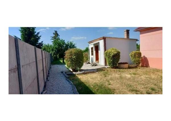 Obec - Váhovce - rozľahlý stavebný pozemok