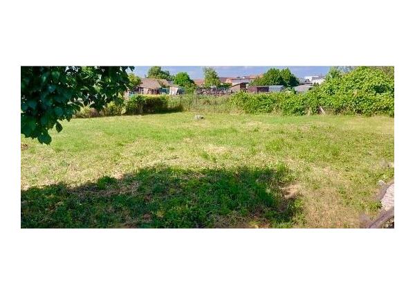 Obec - Váhovce - rozľahlý stavebný pozemok