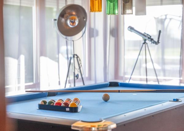 Jedinečná rodinná usadlosť s bazénom, posilňovňou, wellness a hosťovským domom