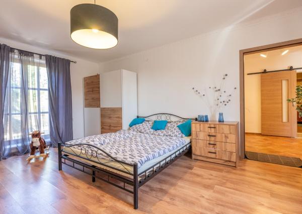 Jedinečná rodinná usadlosť s bazénom, posilňovňou, wellness a hosťovským domom