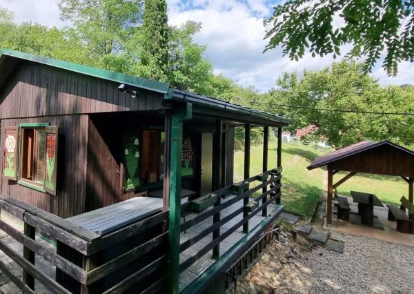 Chatka v lone prírody s pekným pozemkom