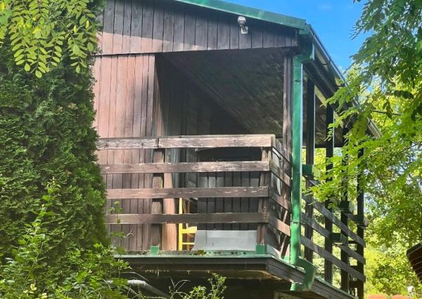 Chatka v lone prírody s pekným pozemkom