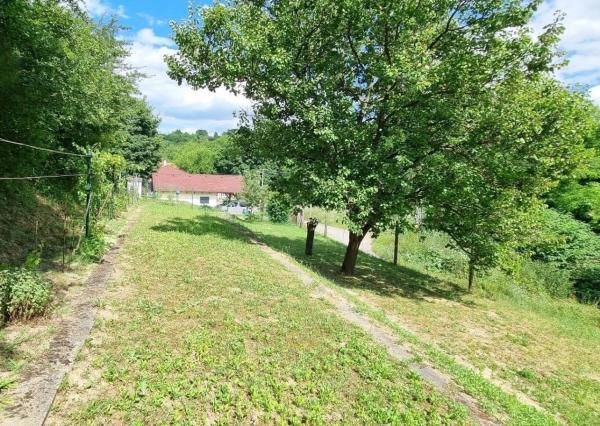 Chatka v lone prírody s pekným pozemkom