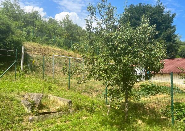 Chatka v lone prírody s pekným pozemkom