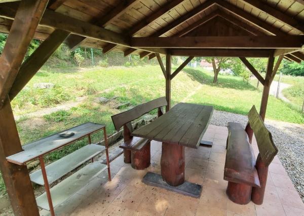 Chatka v lone prírody s pekným pozemkom