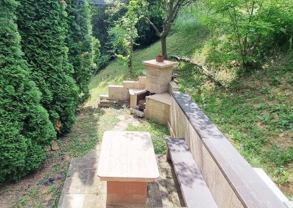 Chatka v lone prírody s pekným pozemkom