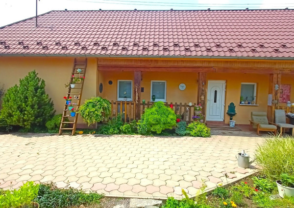 Krásny vidiecky dom s rozsiahlym pozemkom