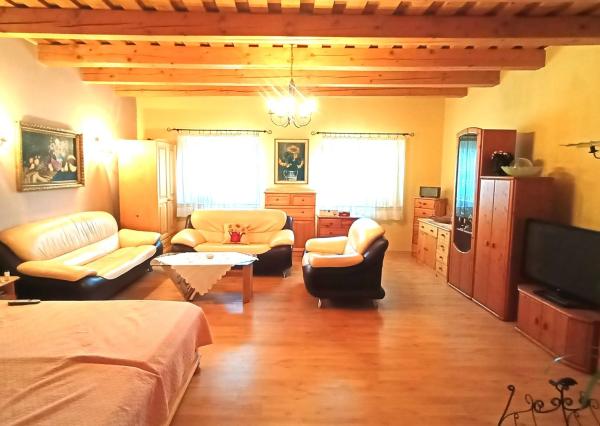 Krásny vidiecky dom s rozsiahlym pozemkom