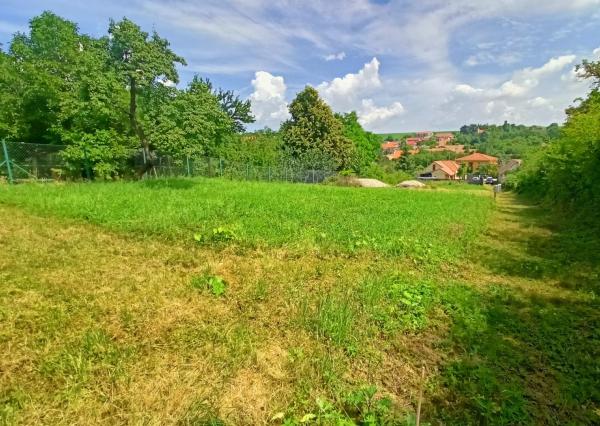 Pekný pozemok na predaj neďaleko Nitry