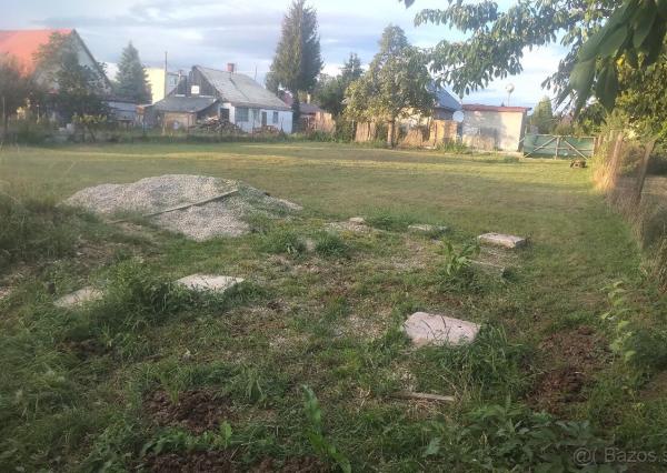 Ponúkame na predaj rovinatý pozemok v obci Cabaj-Čápor 780 m2 