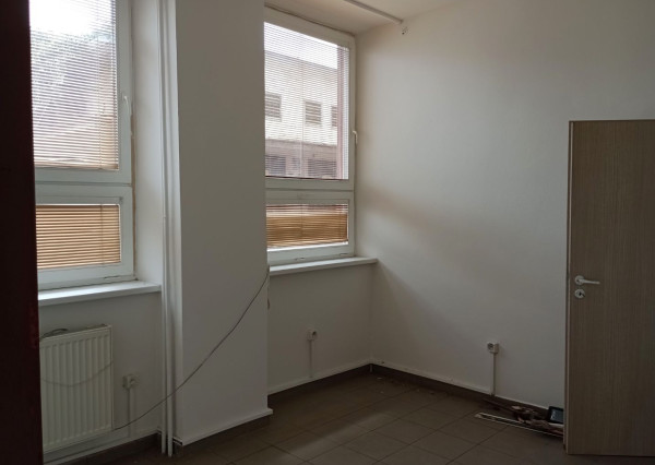 Na prenájom kancelária na prízemí