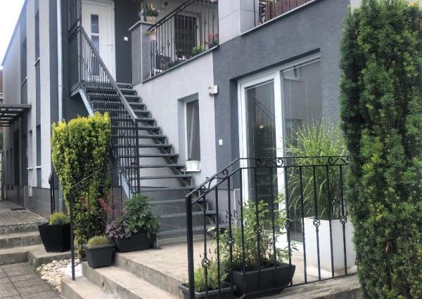 Jedinečná apartmánová nehnutelnosť s bazénom a záhradou