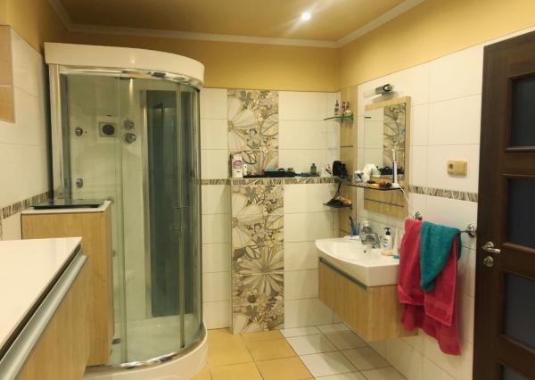 Jedinečná apartmánová nehnutelnosť s bazénom a záhradou