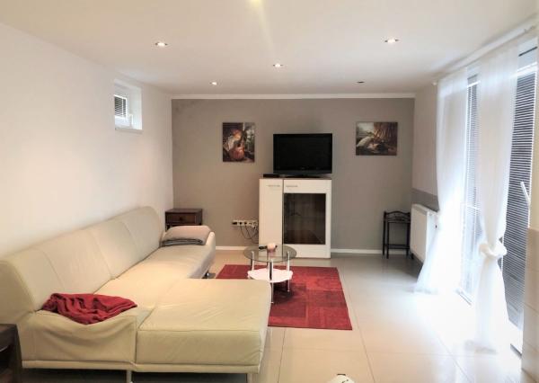 Jedinečná apartmánová nehnutelnosť s bazénom a záhradou